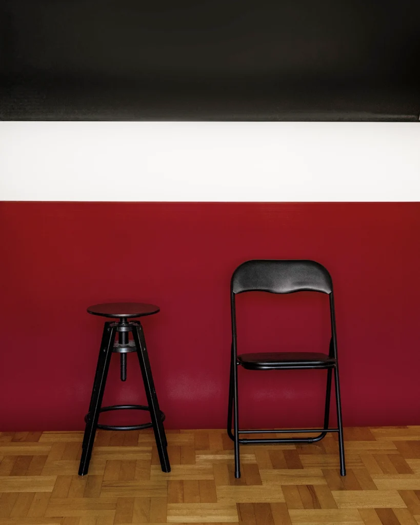 Czarne, białe i bordowe tło w studio fotograficznym Martyny Osuchowskiej w Częstochowie
