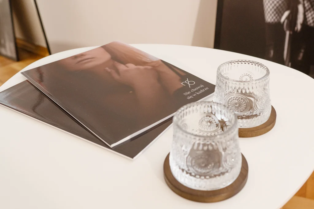 Materiały do konsultacji i pozowania w studio fotograficznym Martyny Osuchowskiej w Częstochowie